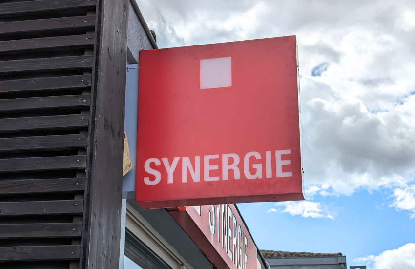 Enseigne drapeau Synergie