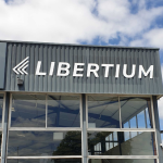 Enseigne lettres découpées Libertium (2)