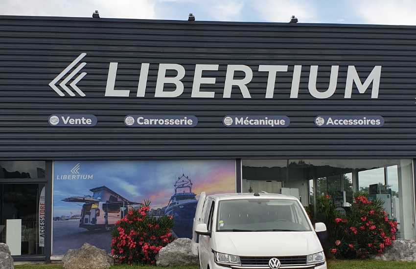 Enseigne lettres découpées Libertium (3)
